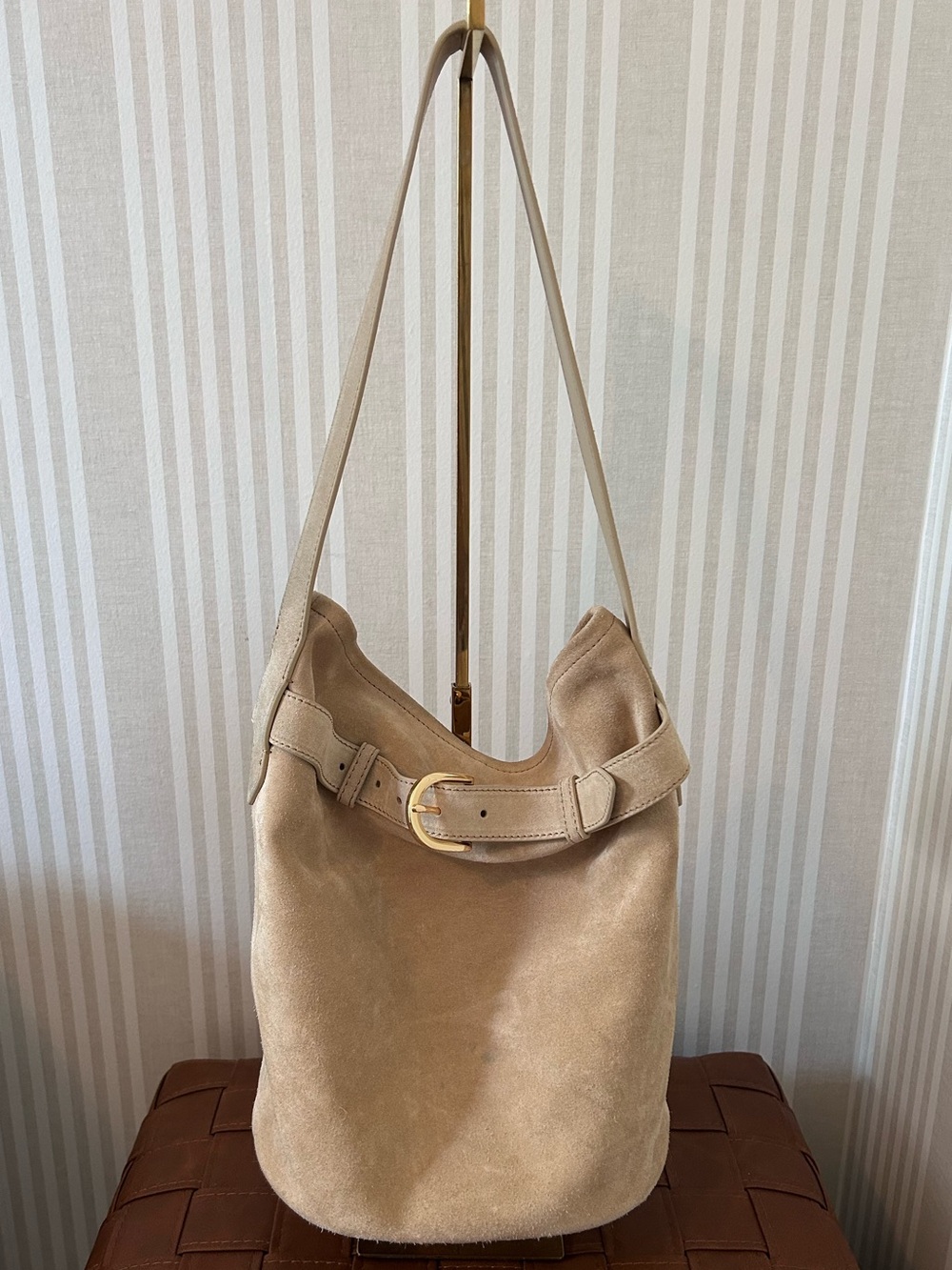 J.Crew Berkeley Leather Belted Bucket Bag Tote in Buttery Neutral Tan Suede - Picture 4 of 15